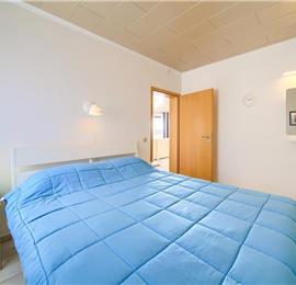 3 Bedroom Villa with Pool and Indoor Jacuzzi near Malinska, Sleeps 7